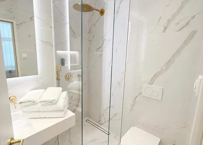 Rafael Kaiser - Signature Centre Aparthotel 4*