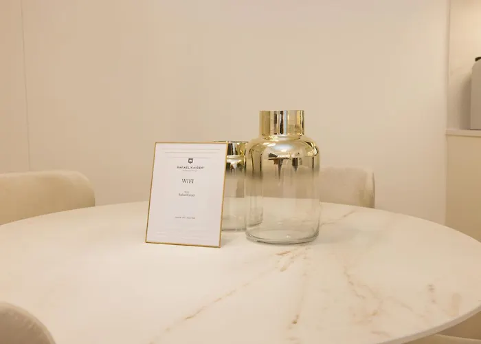 Rafael Kaiser - Signature Centre Aparthotel 4*