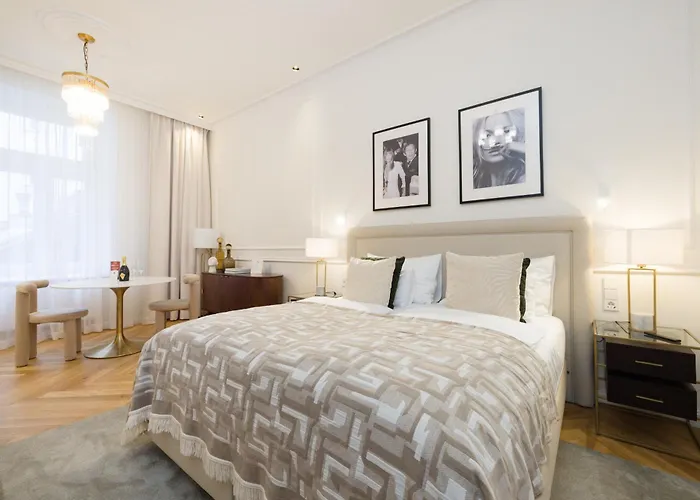 Rafael Kaiser - Signature Centre Hotel apartamentowy